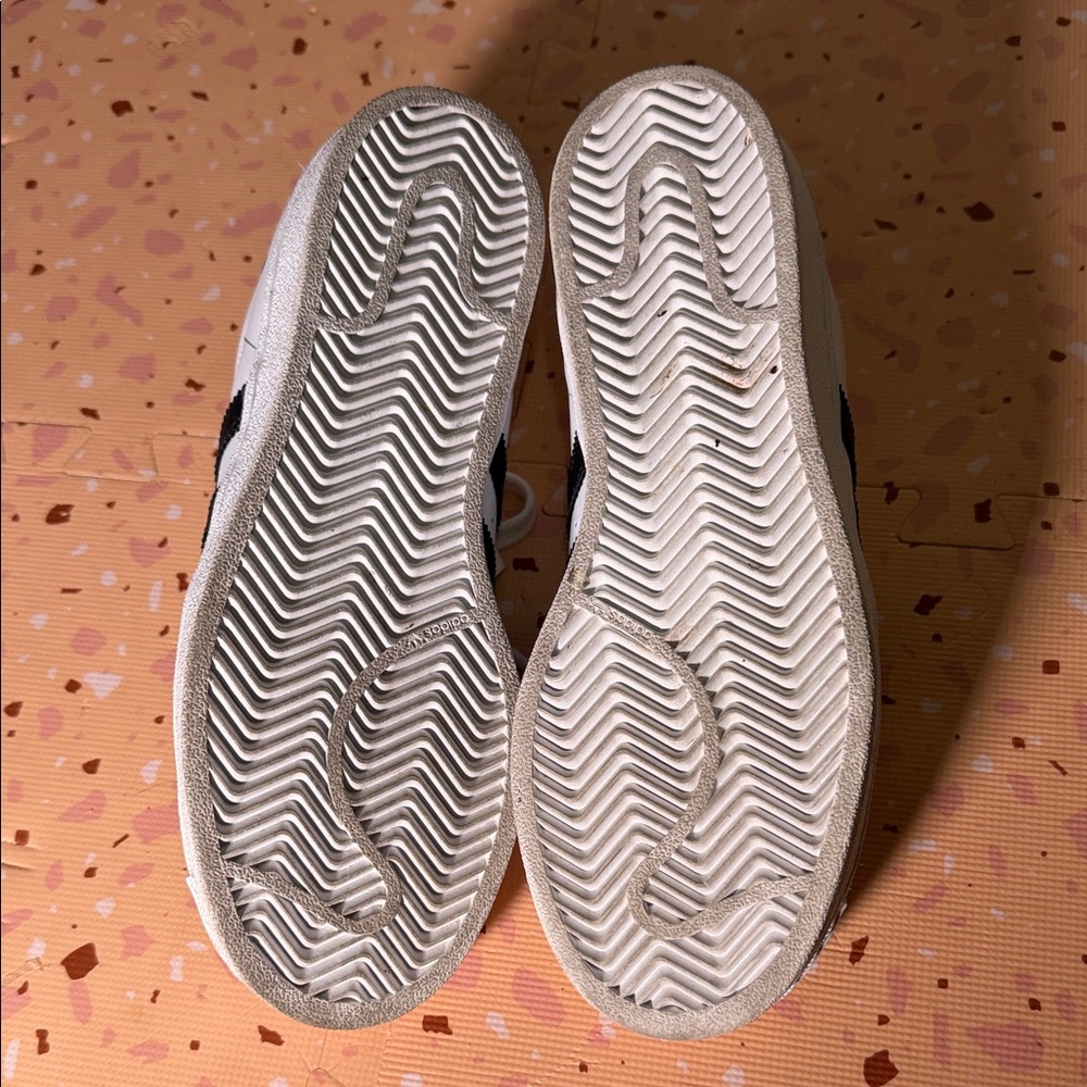 Adidas Superstar White with Black Stripes - Picture 4 of 7